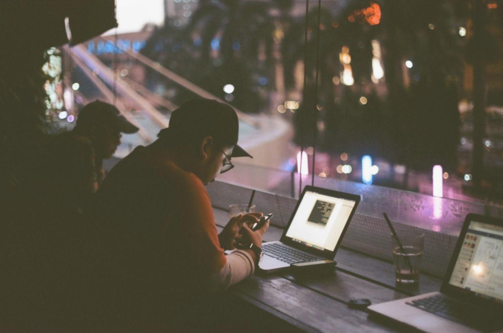 Interaktive Finanzschulung mit realen Fallbeispielen und Teilnehmern